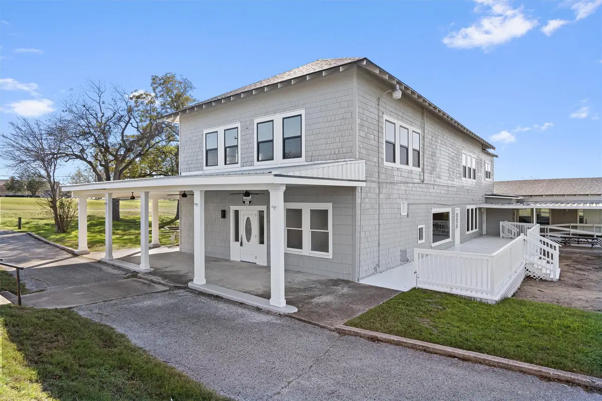 1102 Beech St, Taylor, TX 76574 - Image #1