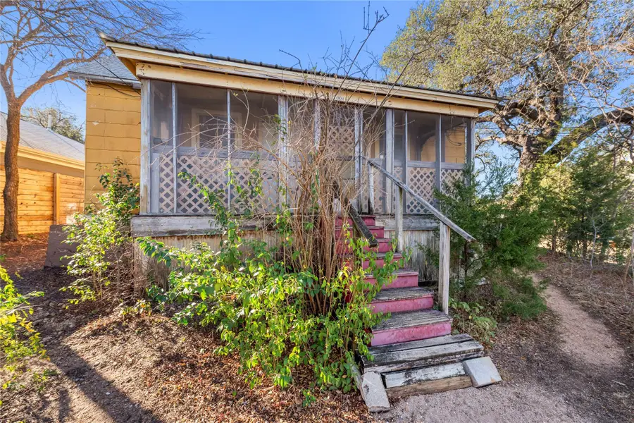 1001 Catalpa St, Austin, TX 78702 - Image #2