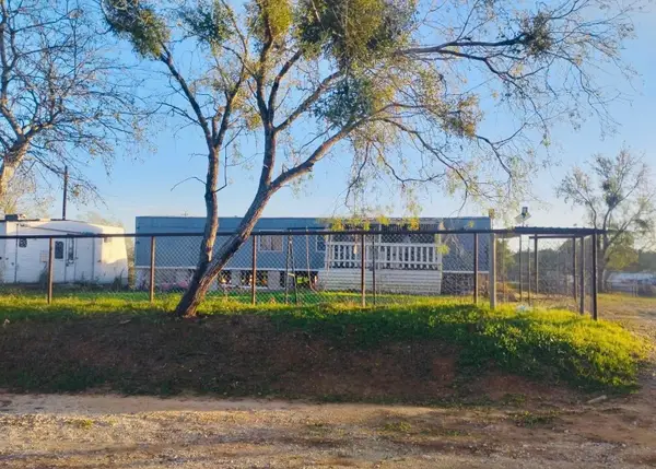 55 W County Road 159, Leesville, TX 78122