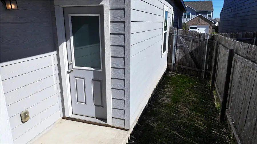 125 Woodpecker Run, Jarrell, TX 76537 - Image #3