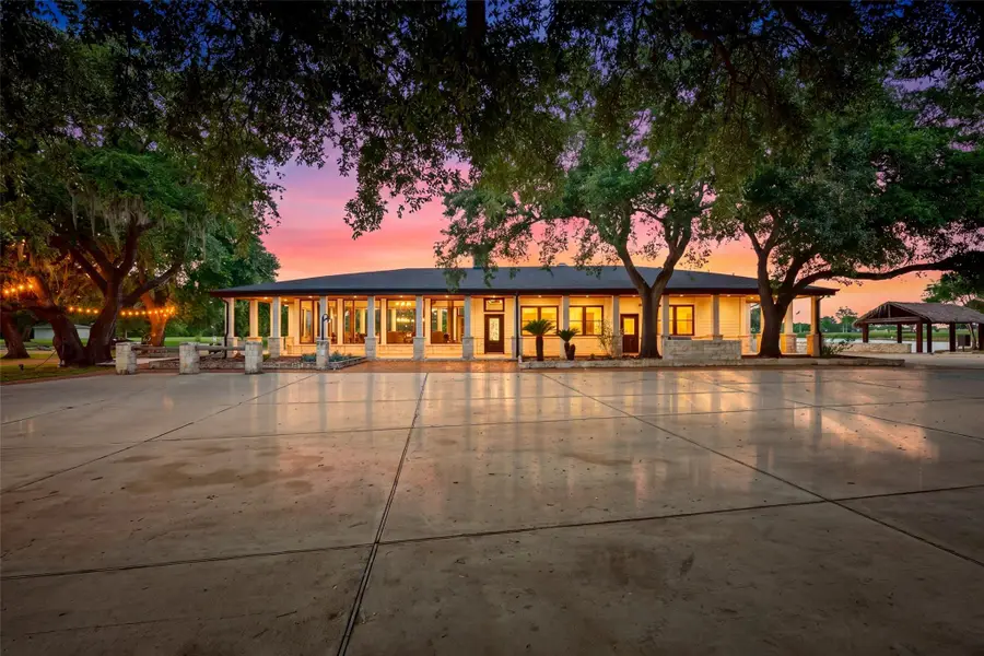 5523 Ehrman Lake Ln, Wallis, TX 77485 - #3