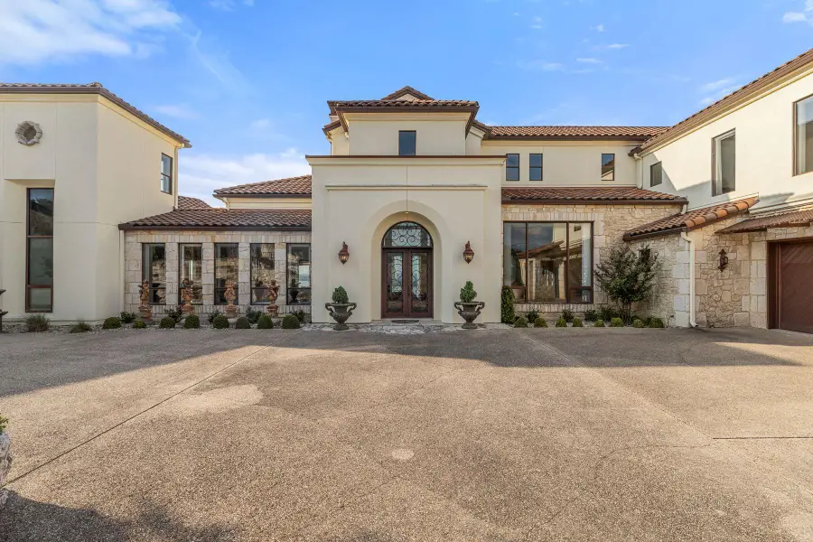 12600 Lyndon Dr, Austin, TX 78732 - Image #2