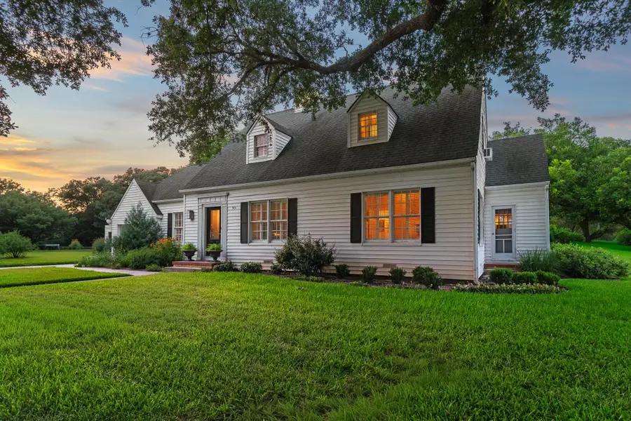 901 Anderson St, Schulenburg, TX 78956 - #3