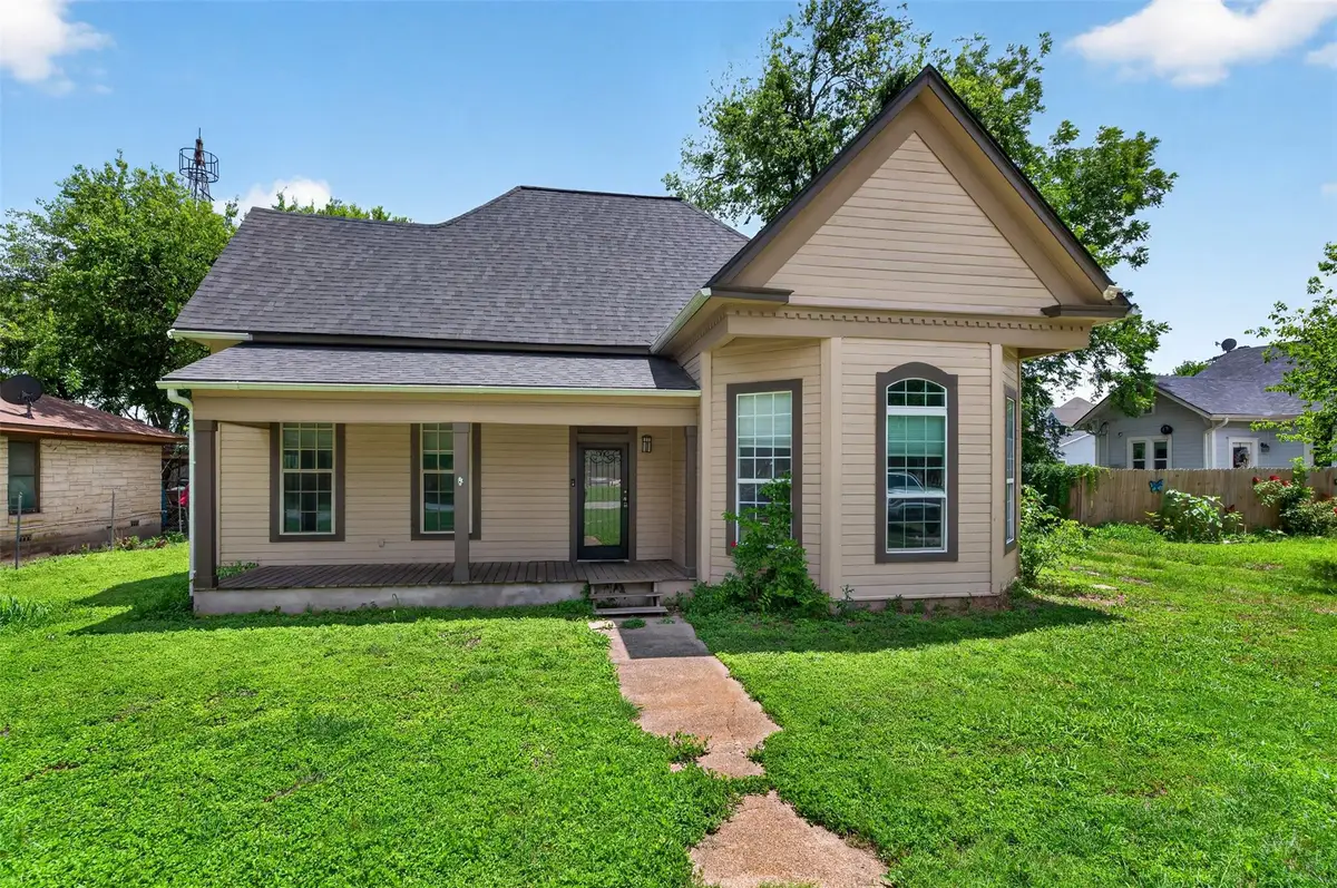 529 W Clark St, Bartlett, TX 76511 - #1