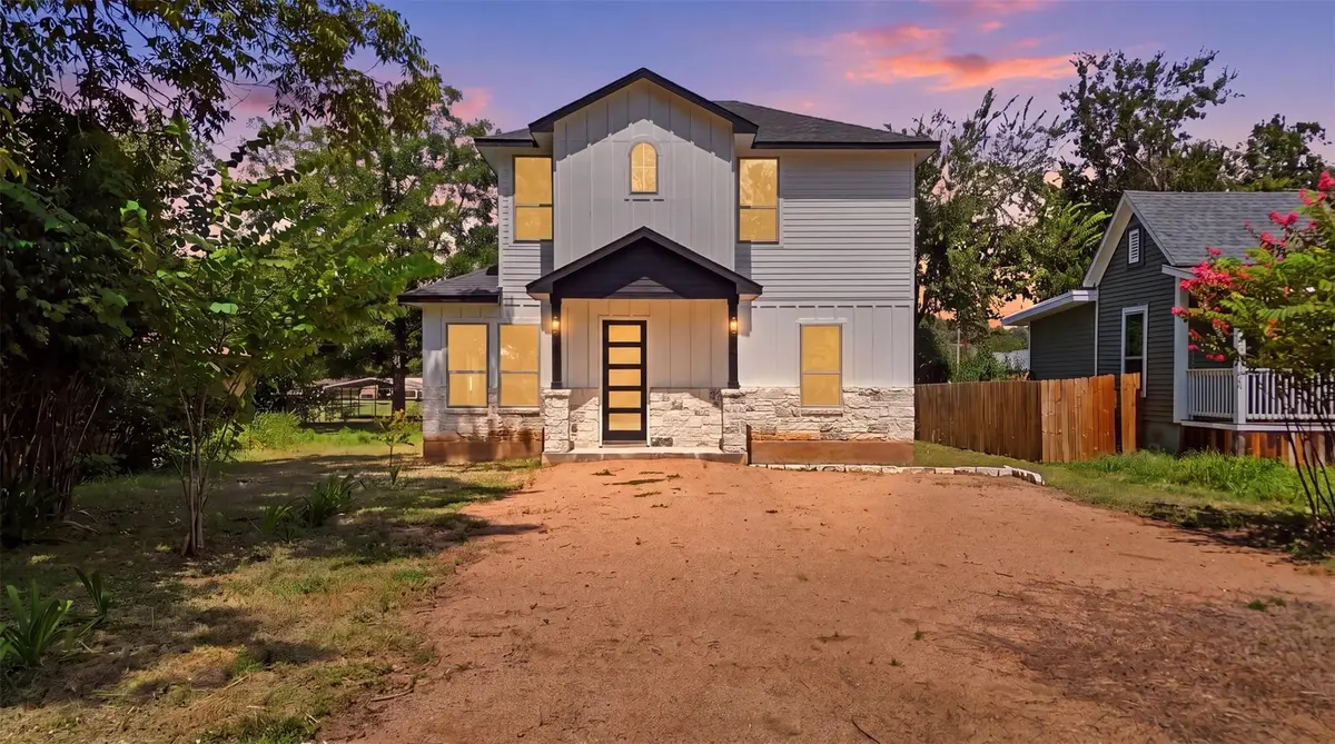 504 Walker St, Smithville, TX 78957 - #1