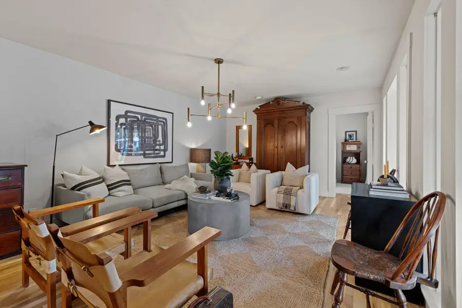 103 N Cherry St, Fredericksburg, TX 78624 - Image #2