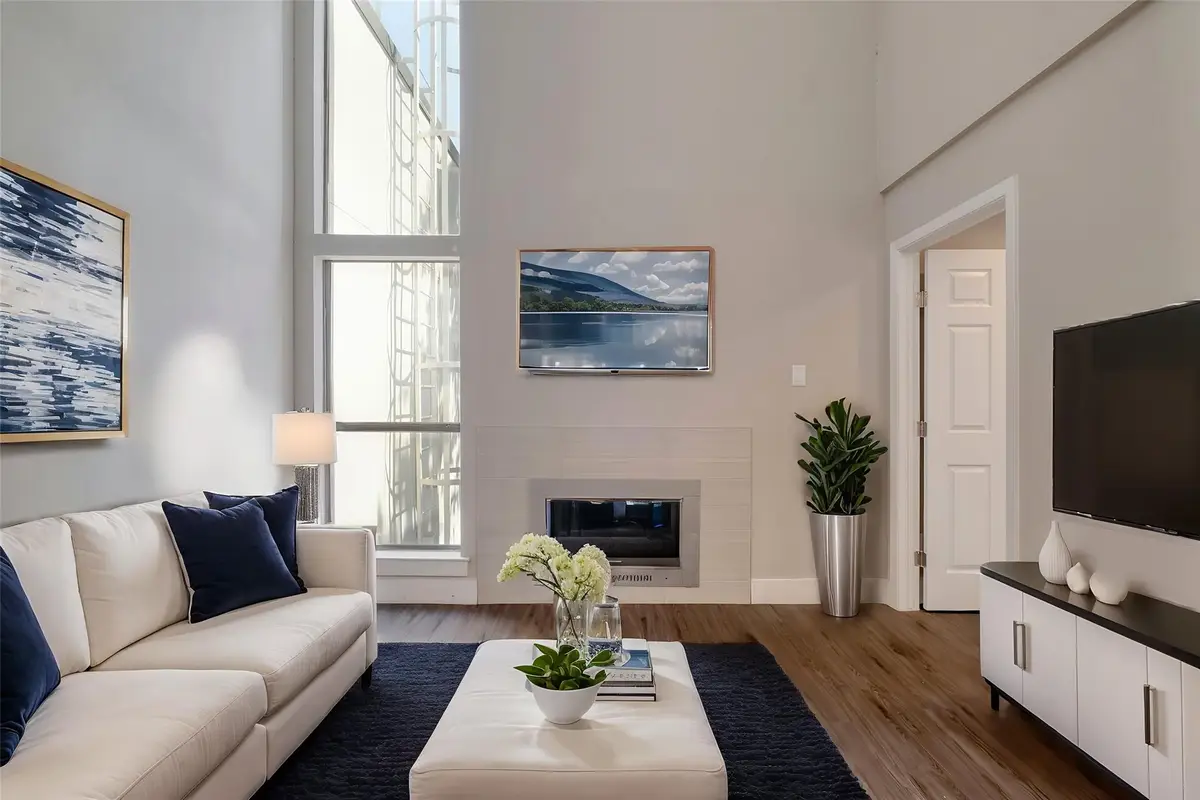 935 La Posada Dr #212, Austin, TX 78752 - Image #1