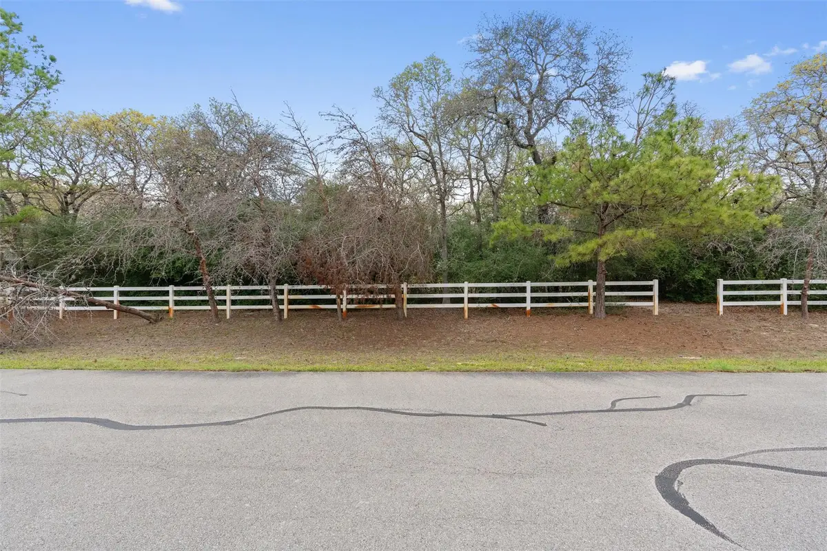 124 Kingwood Dr, Elgin, TX 78621 - #1