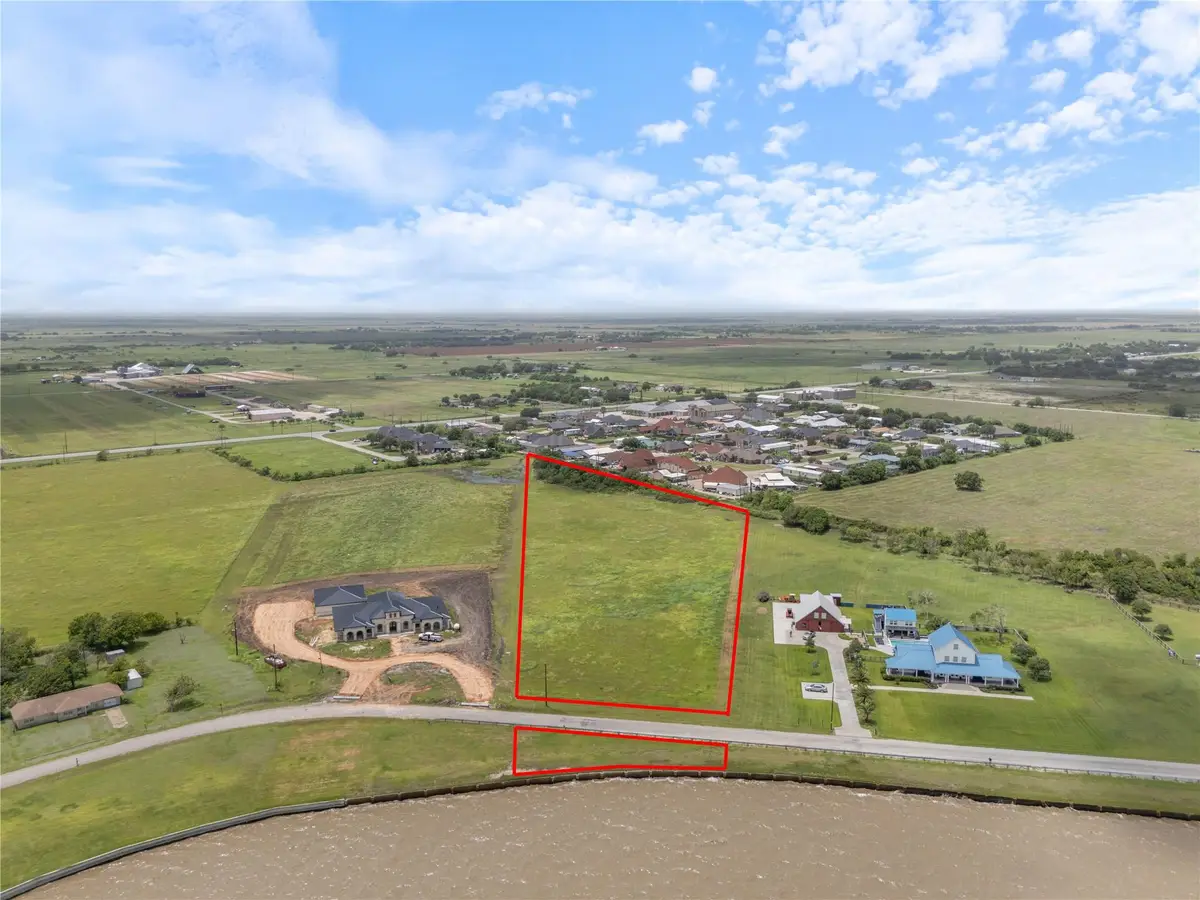 269 CR 305 Bayshore Rd, Palacios, TX 77465 - #1
