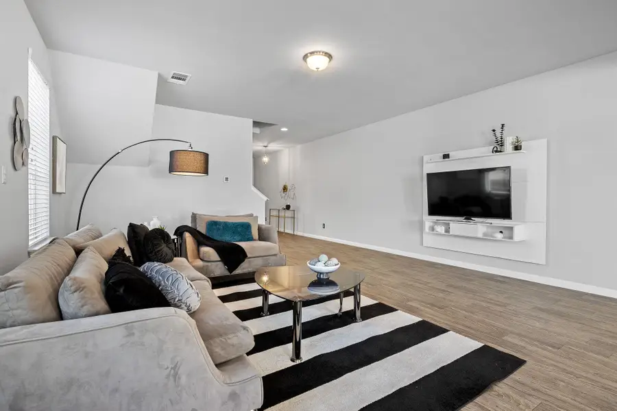 325 E Broade St, Leander, TX 78641 - Image #3