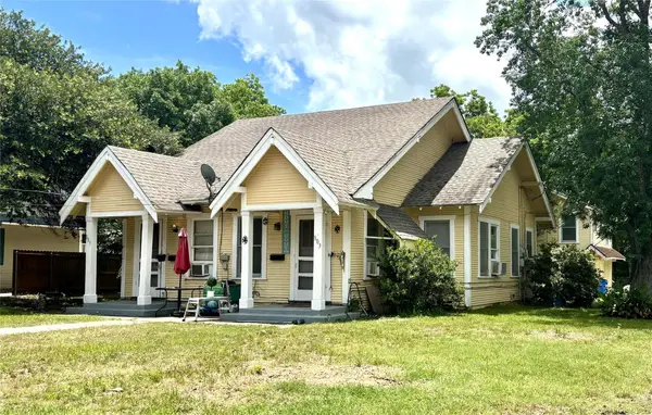 803 Elm St, Seguin, TX 78155