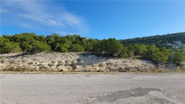 8523 Bronco Ln, Lago Vista, TX 78645