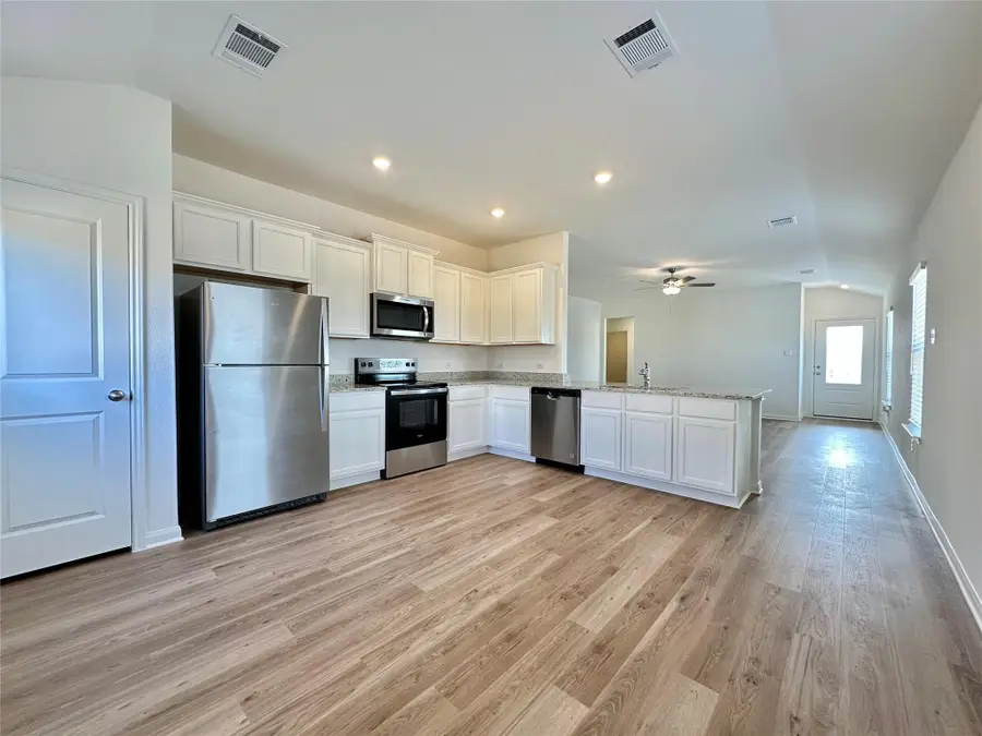 101 Captain Dooley Ln, Jarrell, TX 76537 - #2