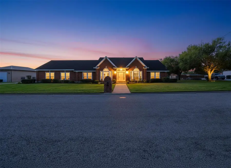 714 Louisiana Ave, Shiner, TX 77984 - #2