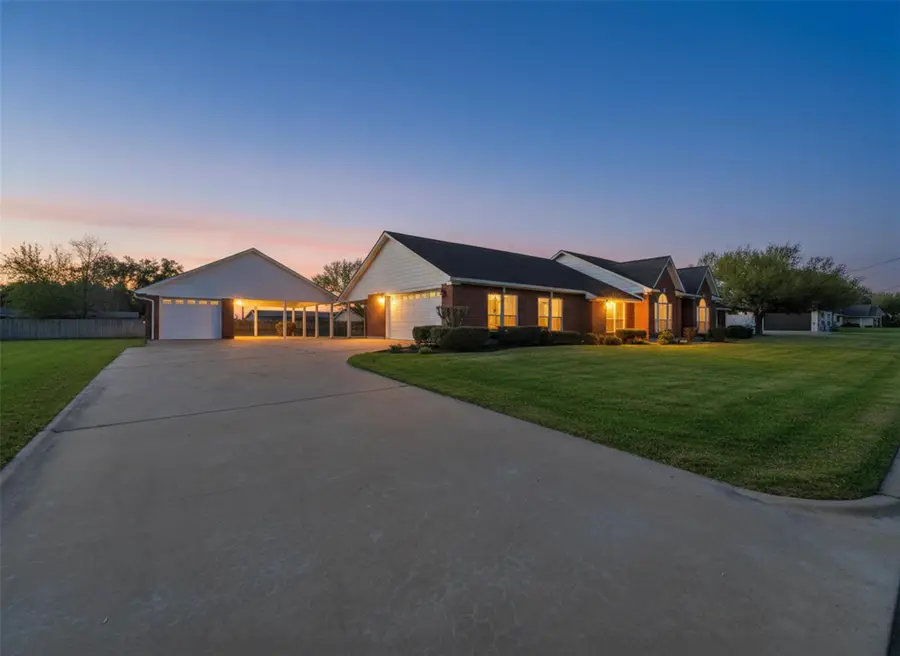 714 Louisiana Ave, Shiner, TX 77984 - #3