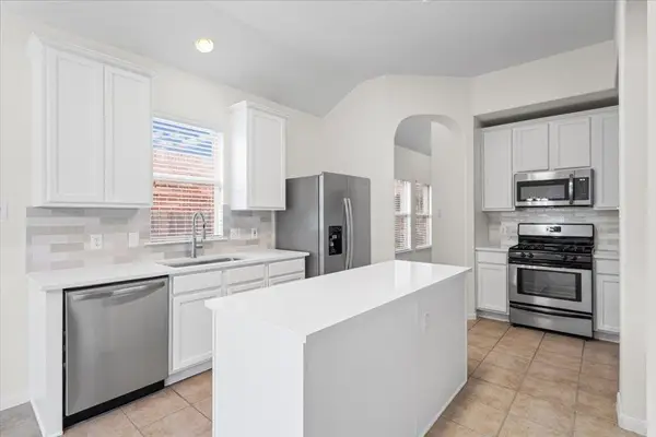 1404 Augusta Bend Dr, Hutto, TX 78634