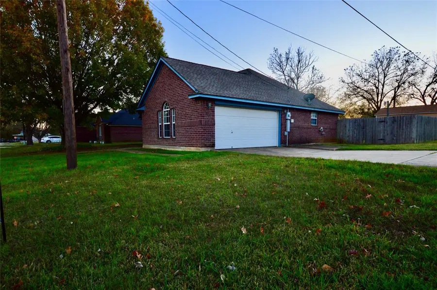 643 Yegua Dr, Lexington, TX 78947 - Image #2