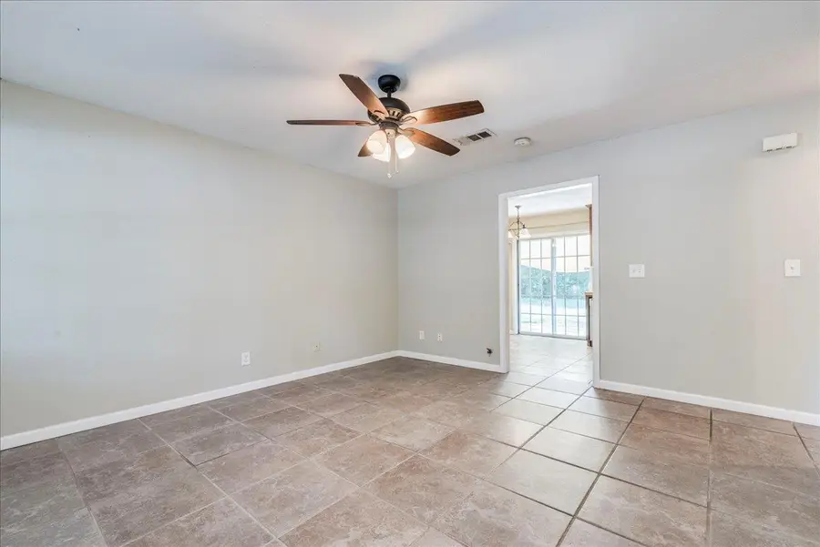 609 Cottonwod St, Lockhart, TX 78644 - #3