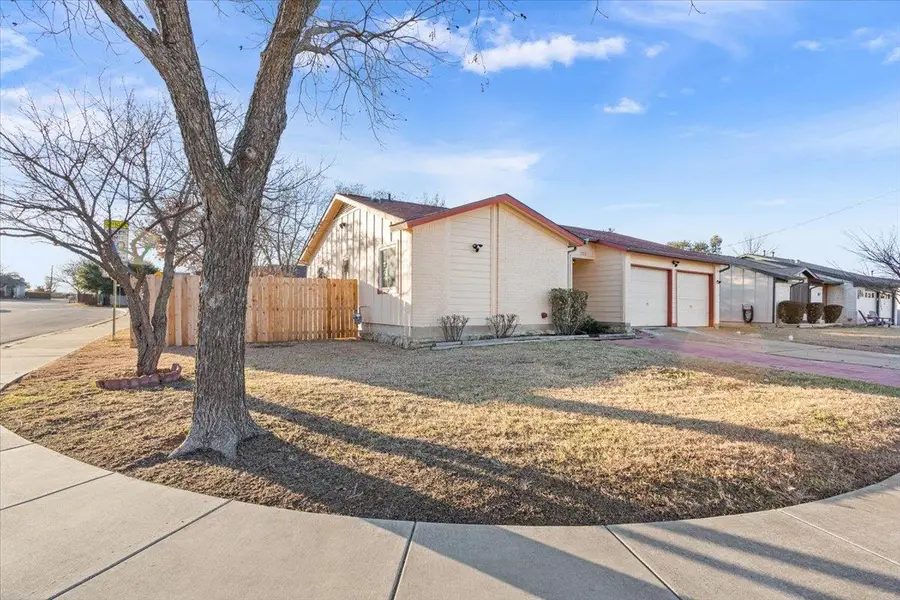 1302 Lawnmont Dr, Round Rock, TX 78664 - Image #2