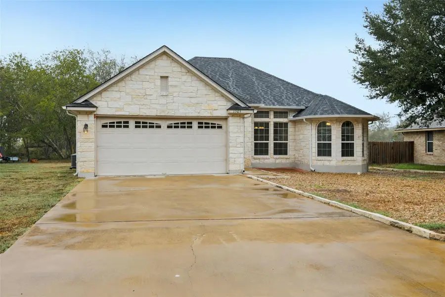 1505 Century Oaks Dr, Lockhart, TX 78644 - Image #2