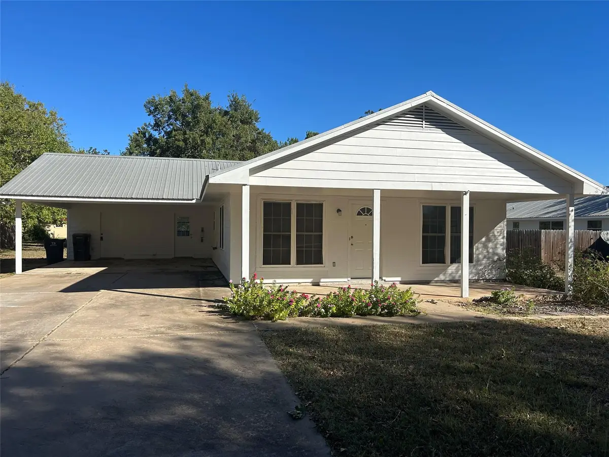 203 Maynard St, Bastrop, TX 78602 - #1