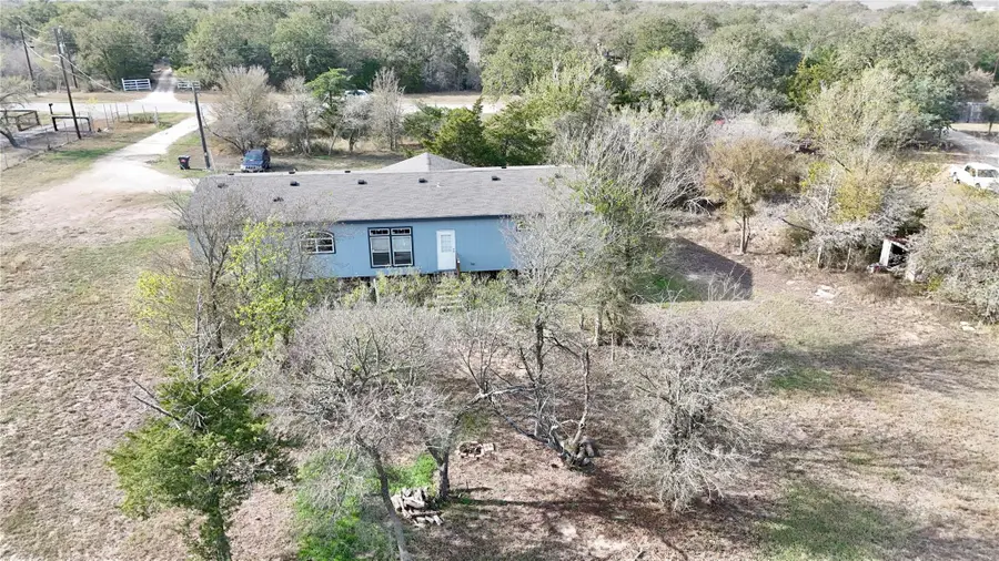 425 High View Ranch Dr, Cedar Creek, TX 78612 - Image #2