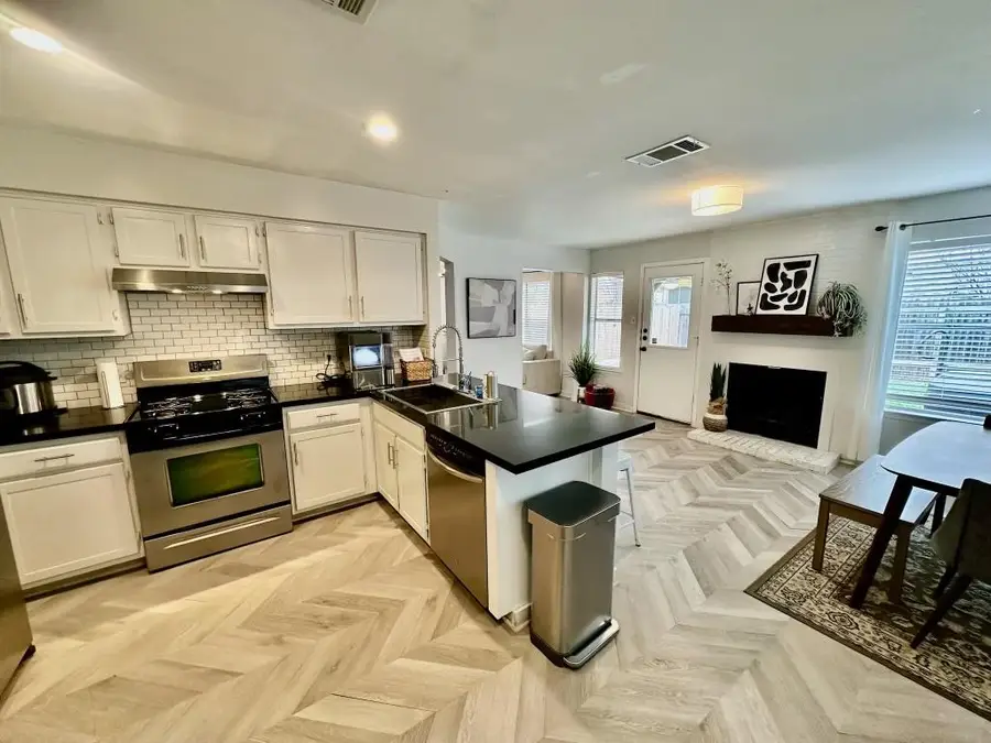 12906 Humphrey Dr, Austin, TX 78729 - Image #2