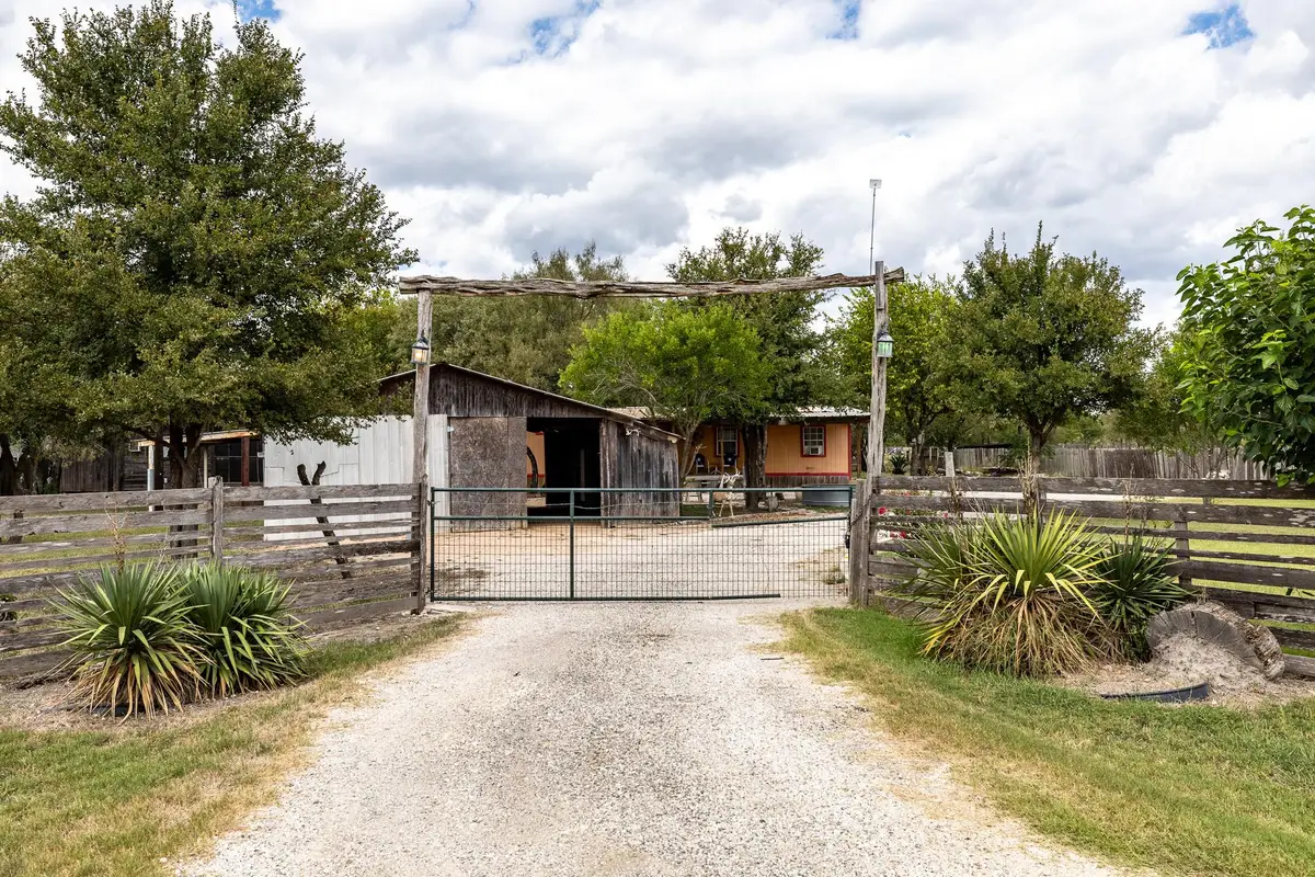 310 Union Hill Rd, Luling, TX 78648 - Image #1