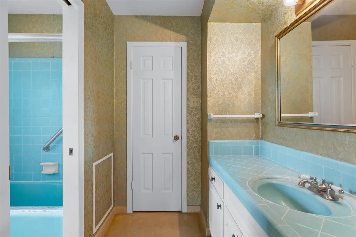 301 Cedar Cir, Brenham, TX 77833 - #1