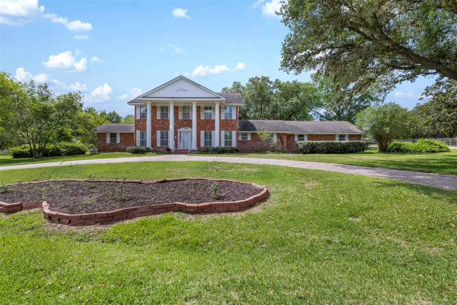 301 Cedar Cir, Brenham, TX 77833 - #2