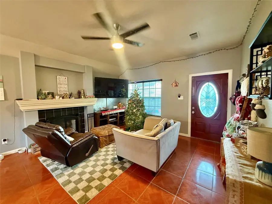 305 Maple Ln, Elgin, TX 78621 - Image #2