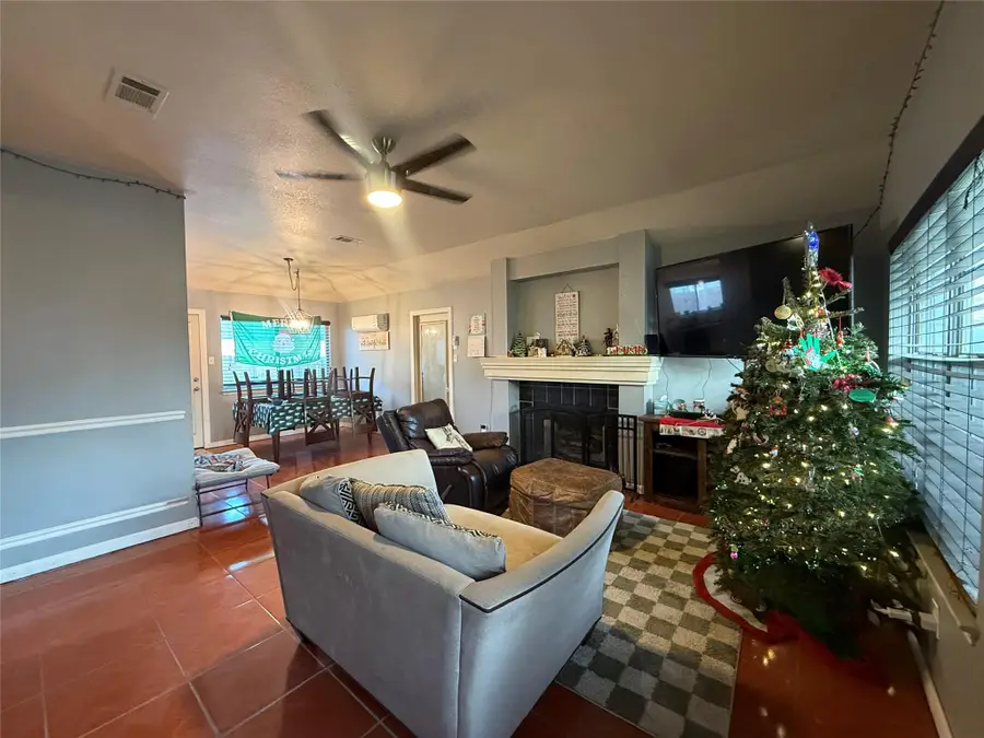 305 Maple Ln, Elgin, TX 78621 - Image #3