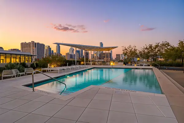 800 Embassy Dr #322, Austin, TX 78702