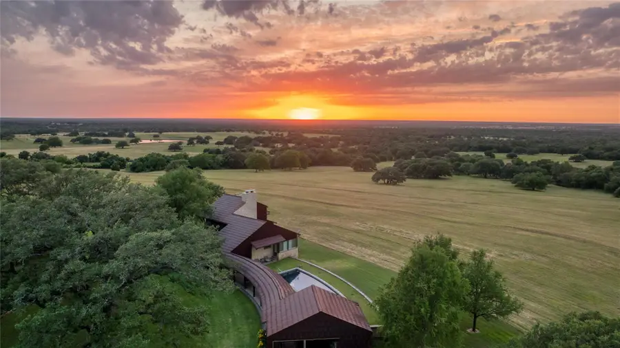 10209 Seward Plantation Rd, Brenham, TX 77833 - Image #2