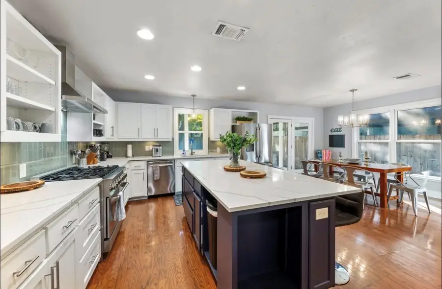 611 W Johanna St, Austin, TX 78704 - #2