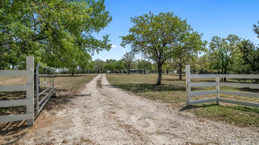 2205 S Us Highway 77, Giddings, TX 78942 - #3