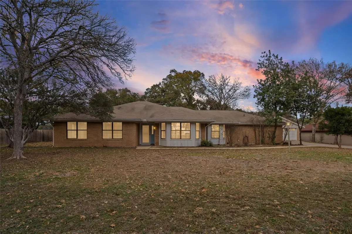 304 Live Oak Dr, Mountain City, TX 78610 - Image #1