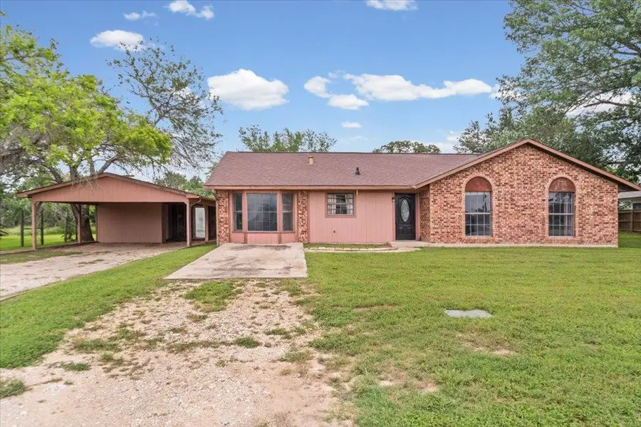 650 W Austin Rd, Luling, TX 78648 - #2