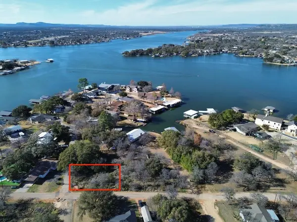 302 Briarway Dr W, Granite Shoals, TX 78654