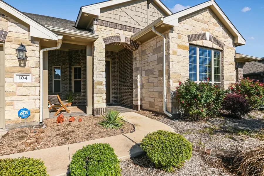 104 W Highfield St, Hutto, TX 78634 - Image #2