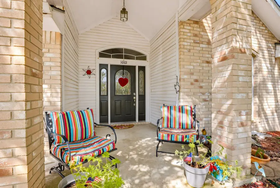 1001 Travis St, Lockhart, TX 78644 - #2