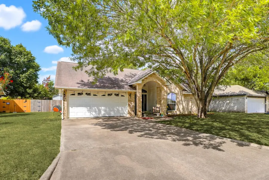 1001 Travis St, Lockhart, TX 78644 - #3