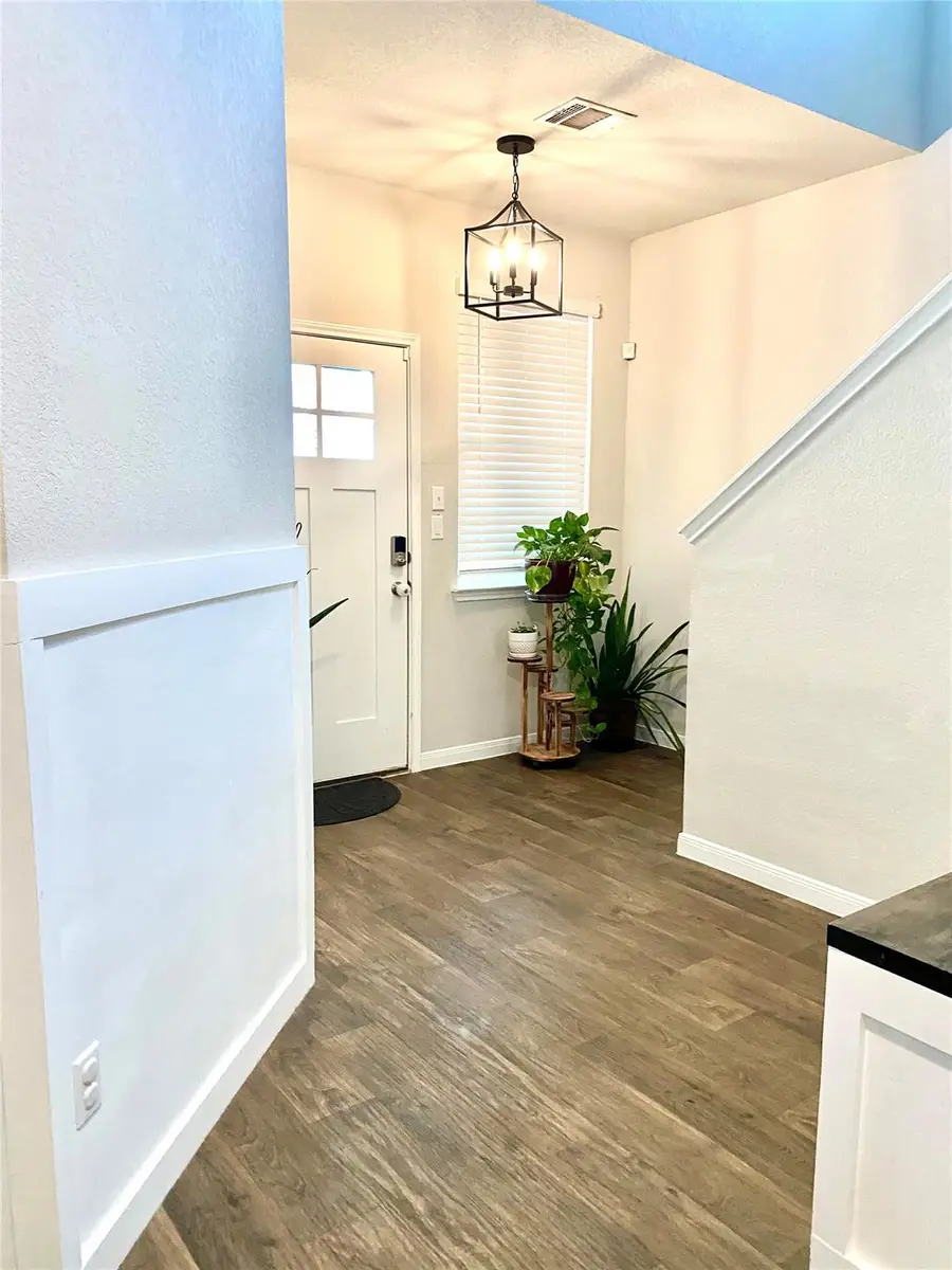 101 Fair Anne Dr, Georgetown, TX 78626 - Image #2