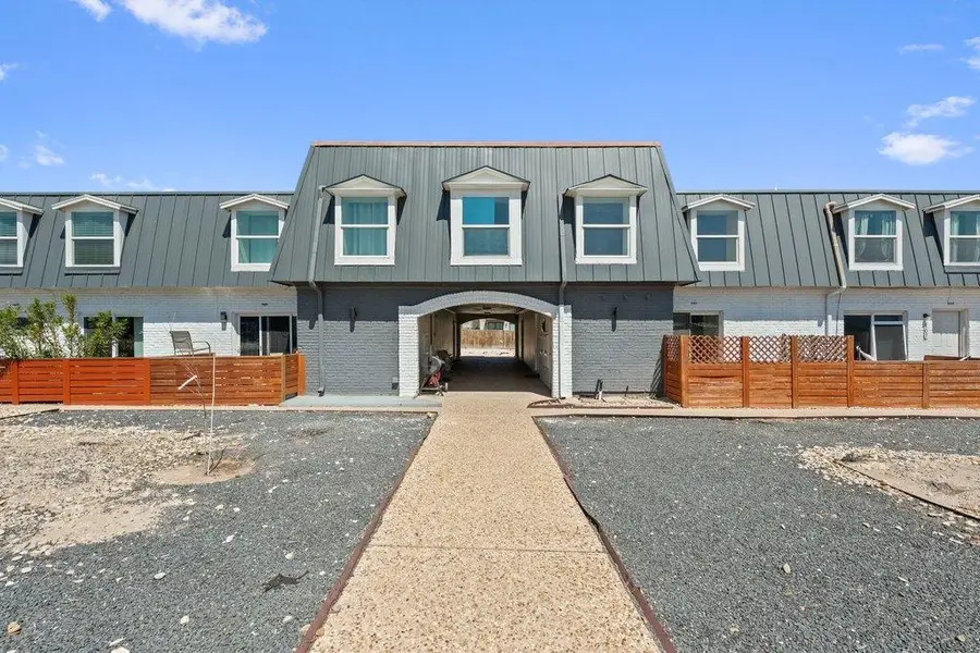 300 E Croslin St #106, Austin, TX 78752 - #2