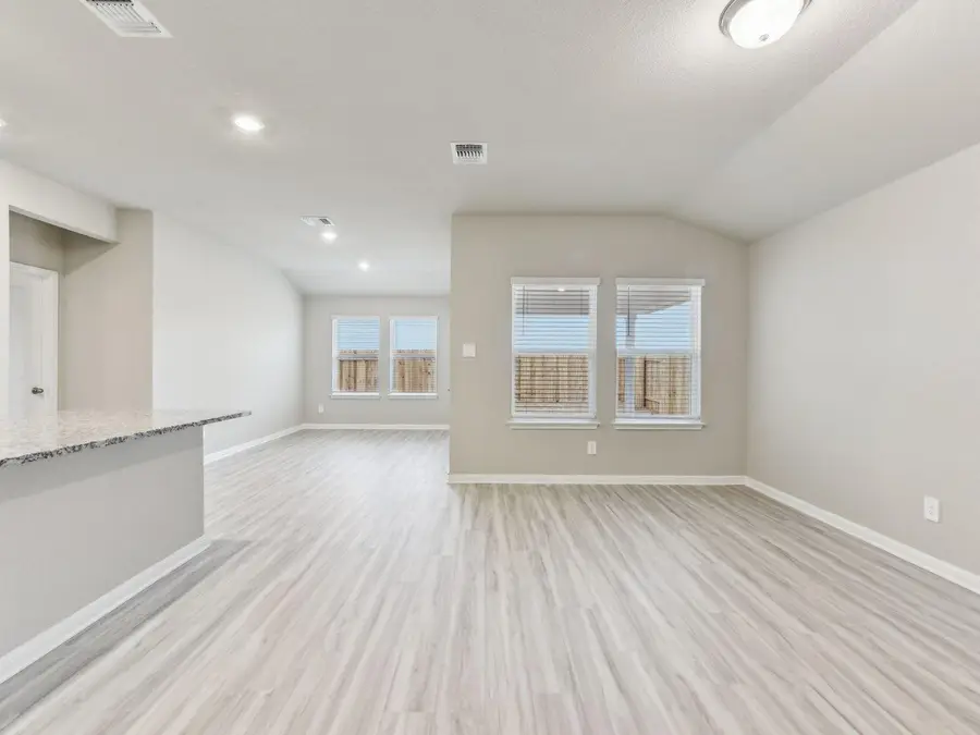 129 Sleep Holw, Jarrell, TX 76537 - #3
