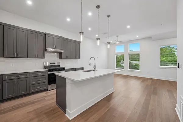 200 W 56th St #2103, Austin, TX 78751