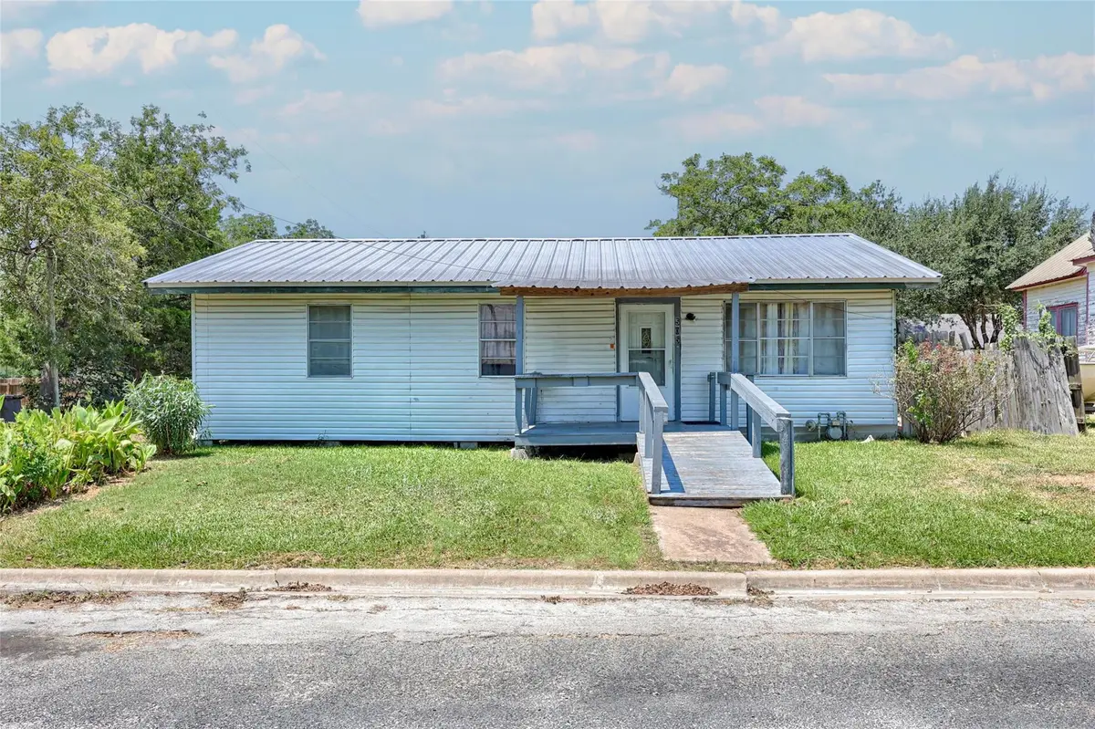 505 Kellett Ave, Schulenburg, TX 78956 - #1