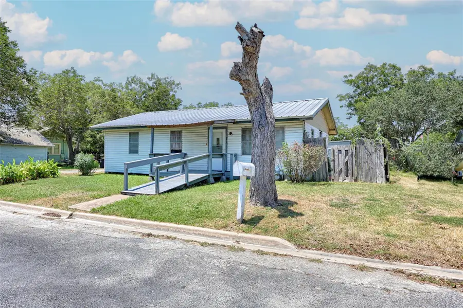 505 Kellett Ave, Schulenburg, TX 78956 - #3