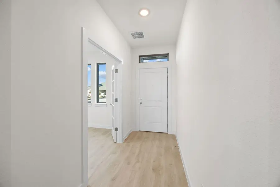 109 Mandeville Dr, Hutto, TX 78621 - Image #2