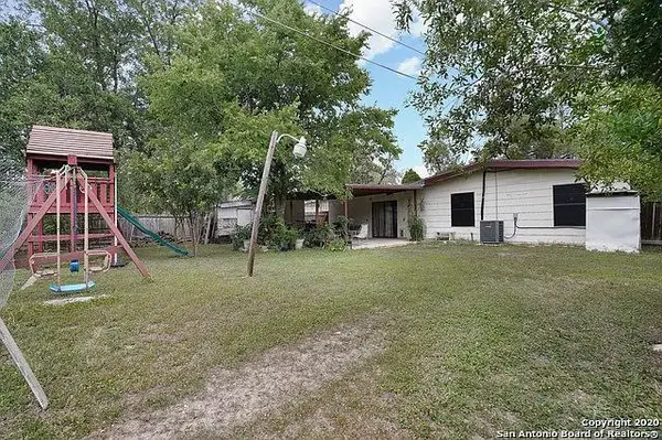 5166 Village Gln, San Antonio, TX 78218